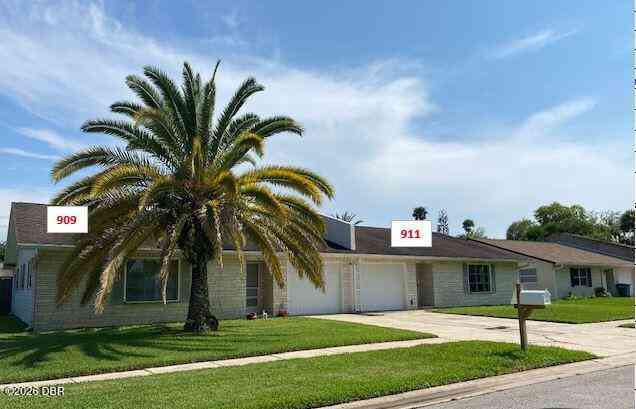 Homes For Sale - 911 New Castle Court<br/> Holly Hill, FL 32117