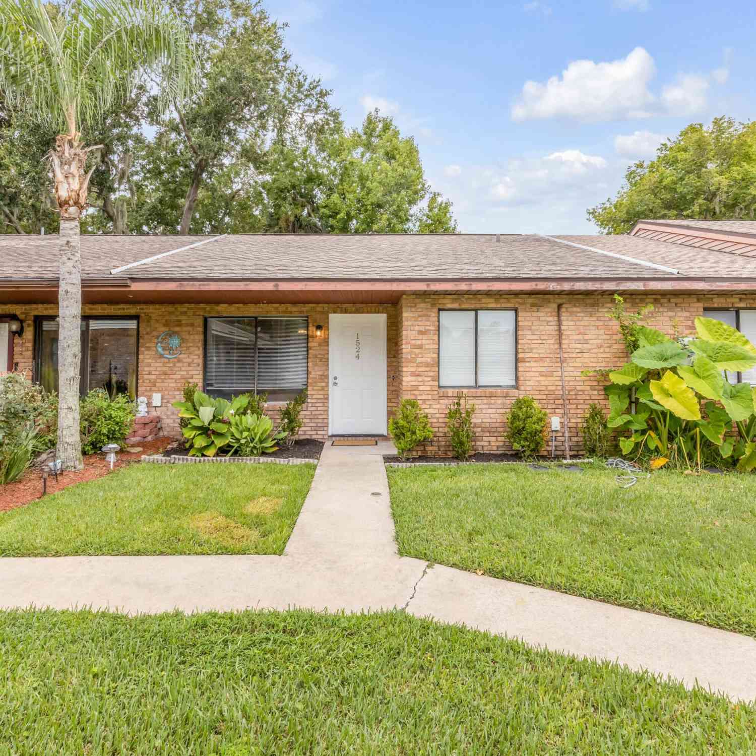 Townhouse For Sale - 1524 Franklin Circle<br/> Holly Hill, FL 32117