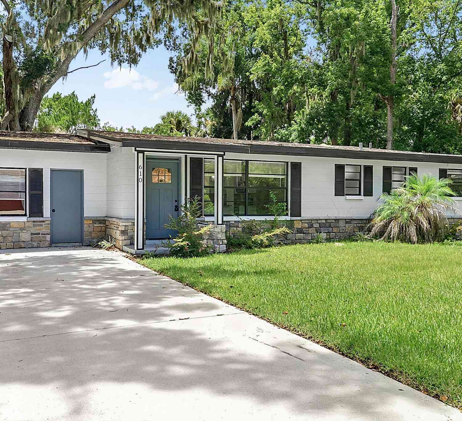Homes For Sale - 610 Roma Street<br/> Daytona Beach, FL 32114