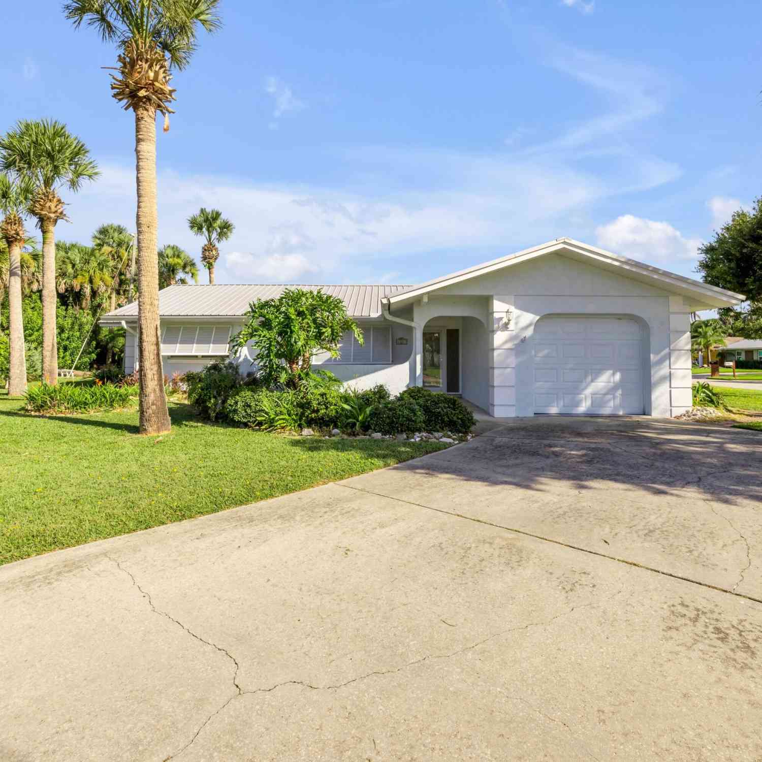 Homes For Sale - 13 Hillside Drive<br/> New Smyrna Beach, FL 32169