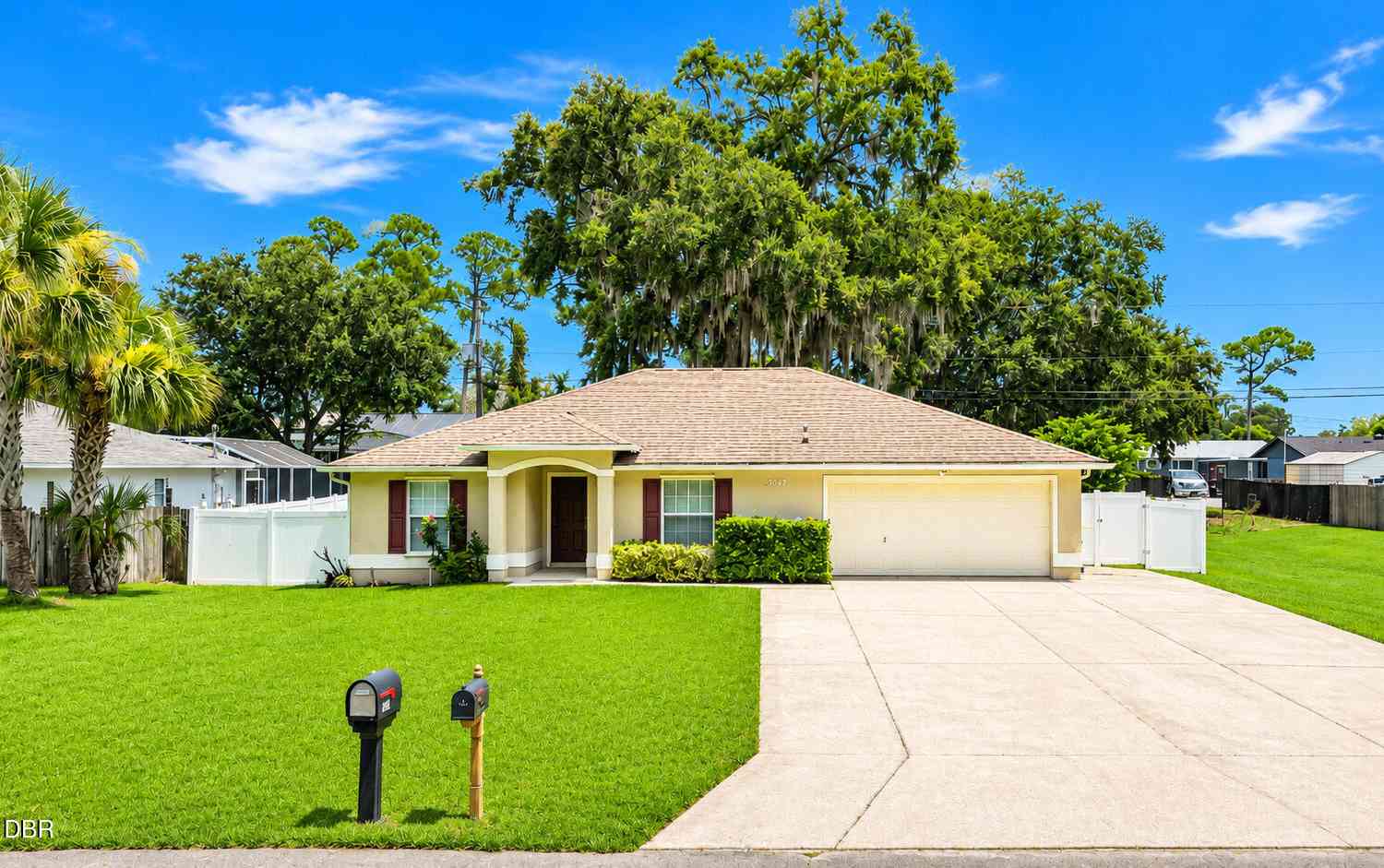 Homes For Sale - 3047 Yule Tree Drive<br/> Edgewater, FL 32141