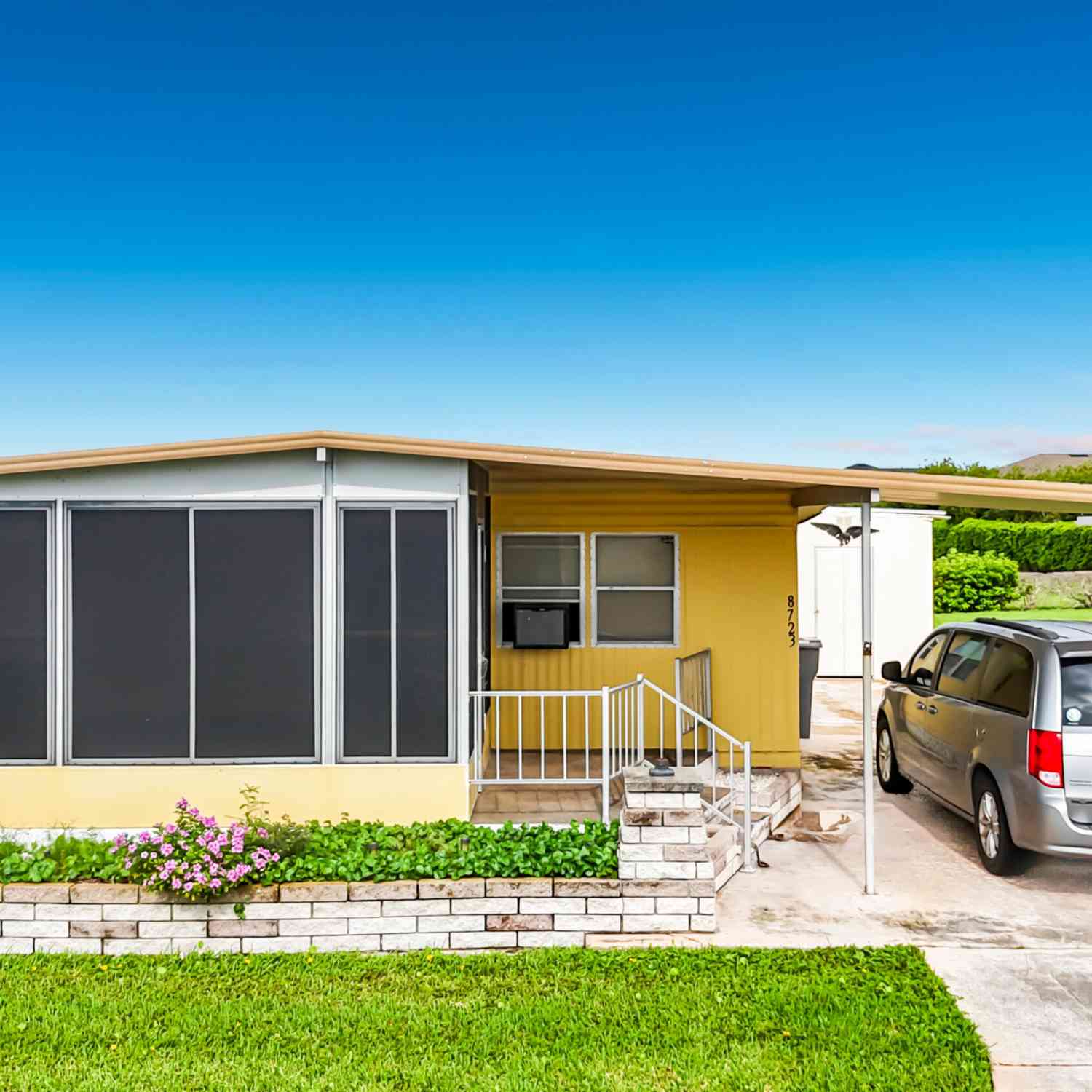 Mobile Home For Sale - 8723 28th Avenue Drive<br/> Manatee County, Palmetto, FL 34221