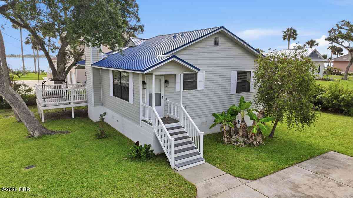 Homes For Sale - 105 Mcdonald Street<br/> South Daytona, FL 32119