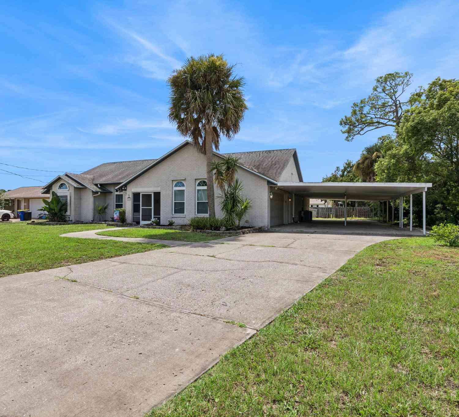 Homes For Sale - 2504 Glenwood Drive<br/> Edgewater, FL 32141