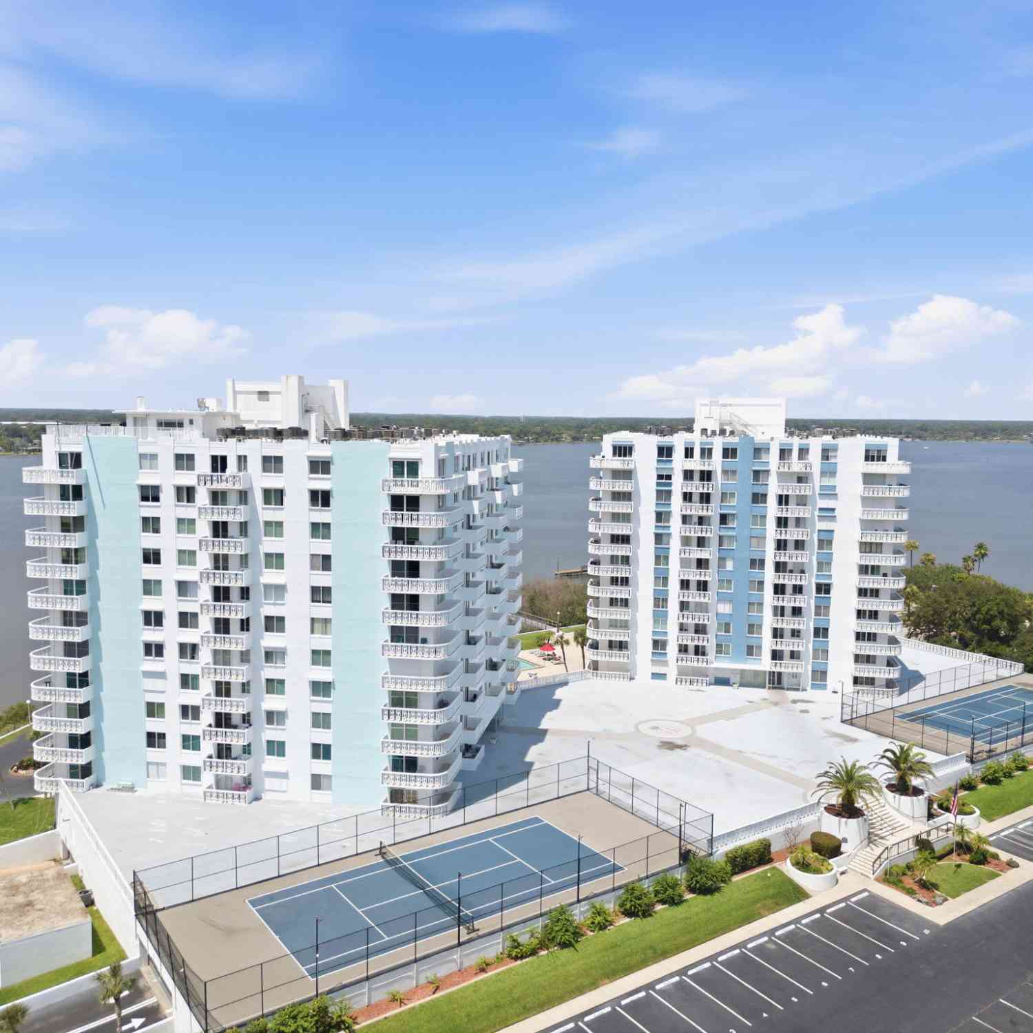 Condo For Sale - 935 N Halifax Avenue #604<br/> Volusia County, Daytona Beach, FL 32118