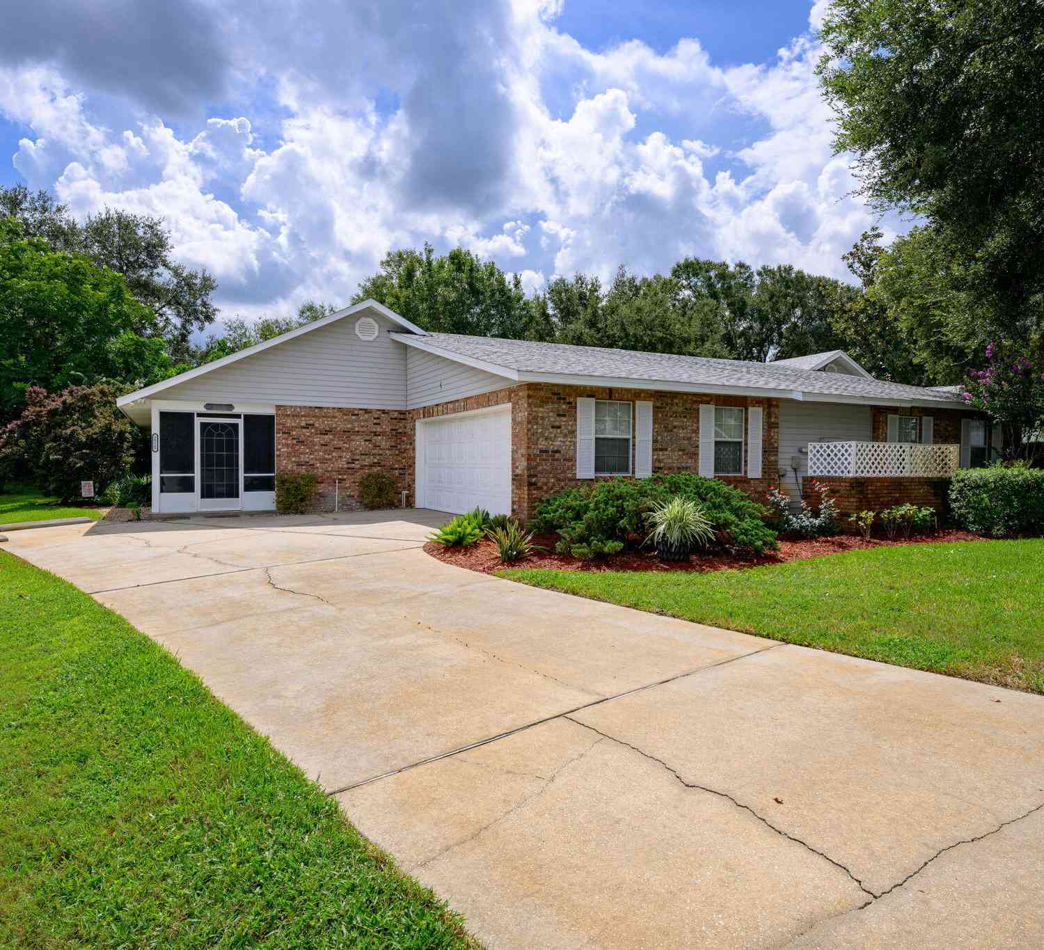 Homes For Sale - 2525 S Glen Eagles Drive<br/> Volusia County, DeLand, FL 32724