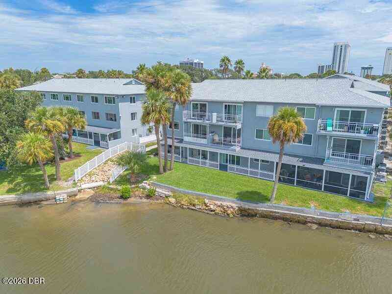 Condo For Sale - 411 N Halifax Avenue #113<br/> Volusia County, Daytona Beach, FL 32118