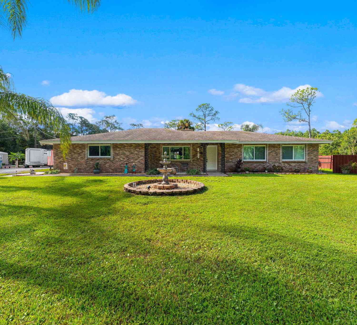 Homes For Sale - 2131 W Poinsettia Drive<br/> Volusia County, Port Orange, FL 32128