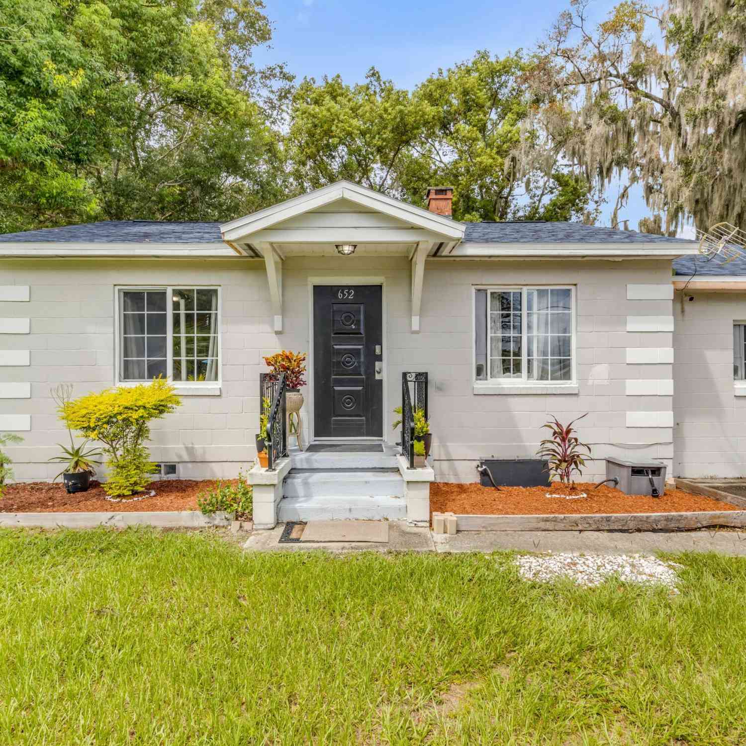 Homes For Sale - 652 N Stone Street<br/> Volusia County, DeLand, FL 32720