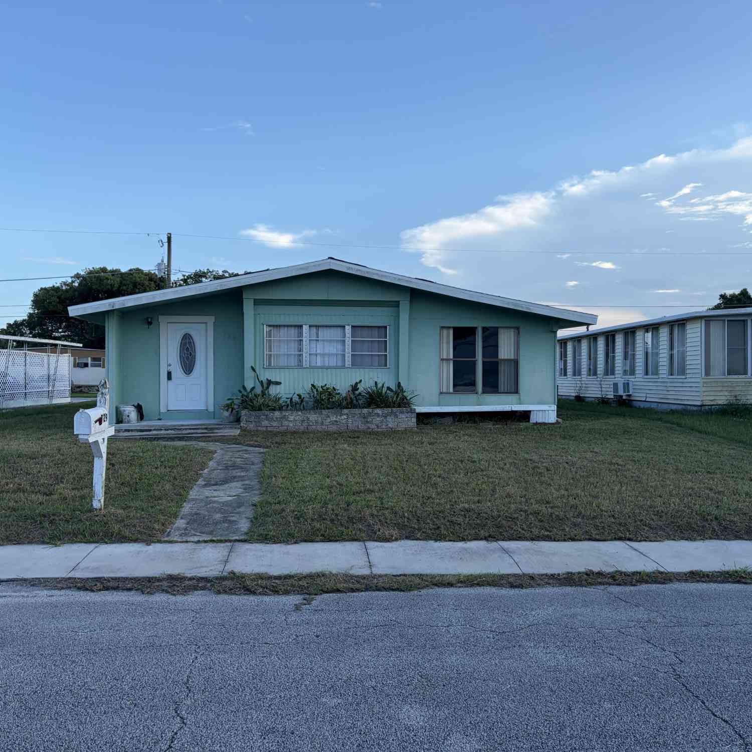 Mobile Home For Sale - 729 Cindy Circle<br/> Port Orange, FL 32127