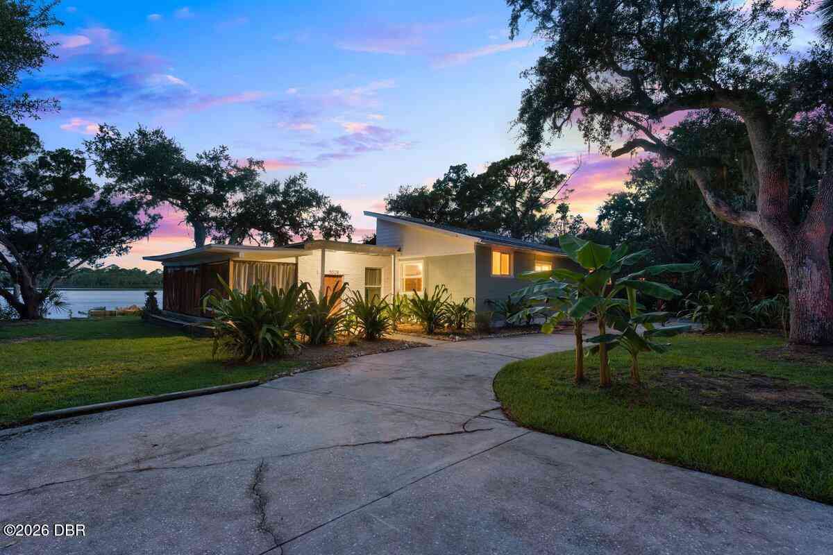 Homes For Sale - 5528 W Bayshore Drive<br/> Port Orange, FL 32127