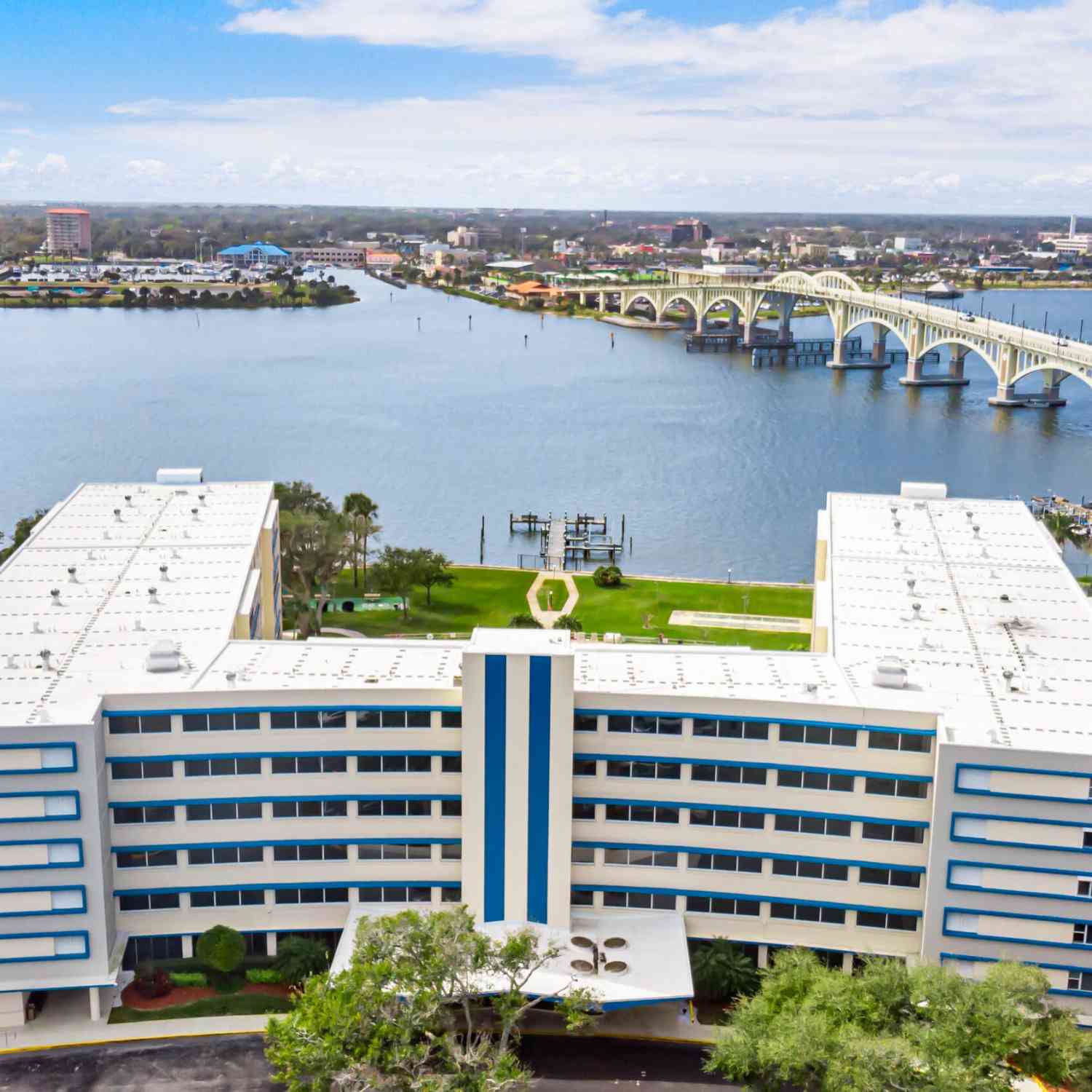 Condo For Sale - 1224 S Peninsula Drive #415<br/> Daytona Beach, FL 32118