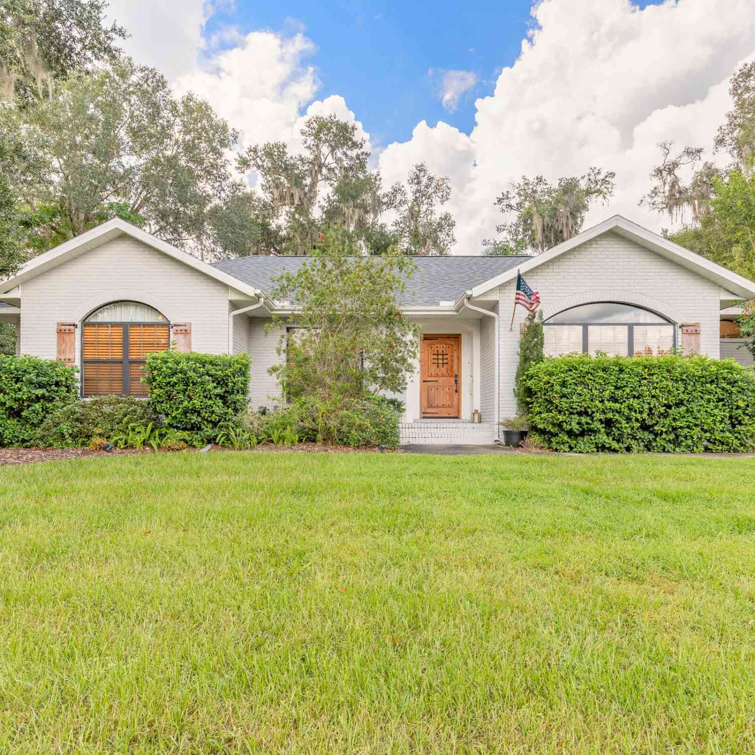 Homes For Sale - 208 W Stetson Avenue<br/> DeLand, FL 32720