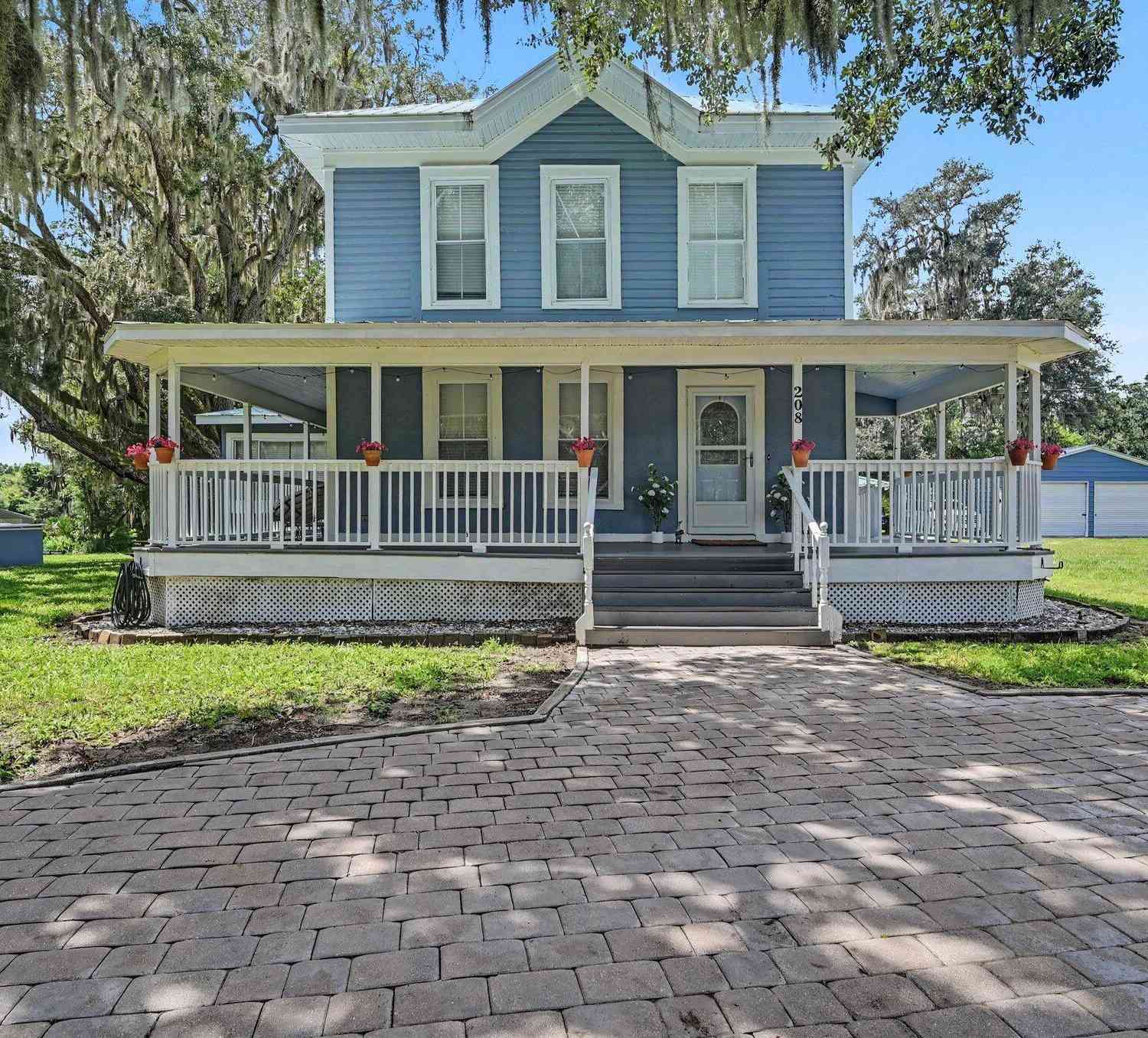 Homes For Sale - 208 S Gaines Street<br/> Oak Hill, FL 32759