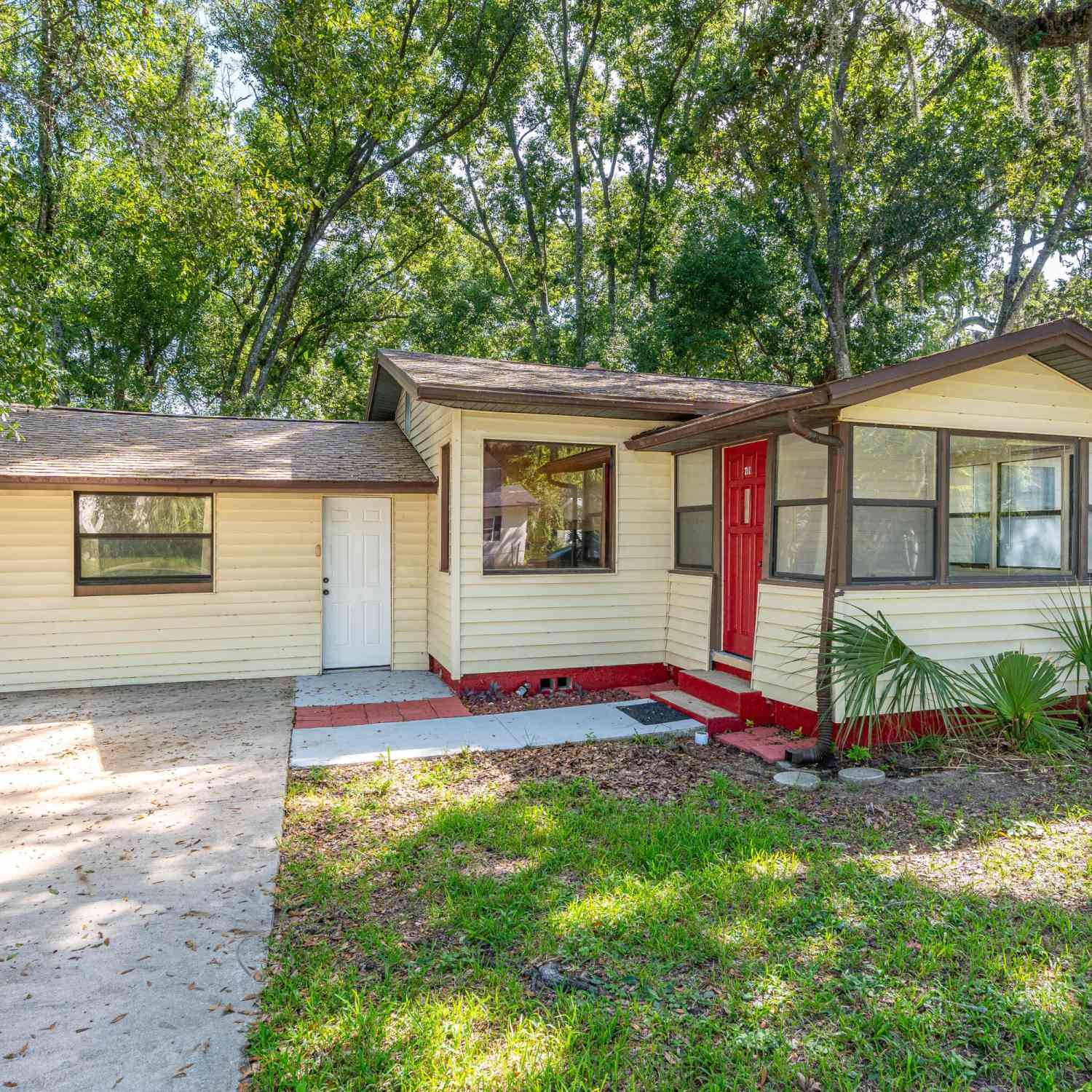 Homes For Sale - 711 Flanders Avenue<br/> Daytona Beach, FL 32114