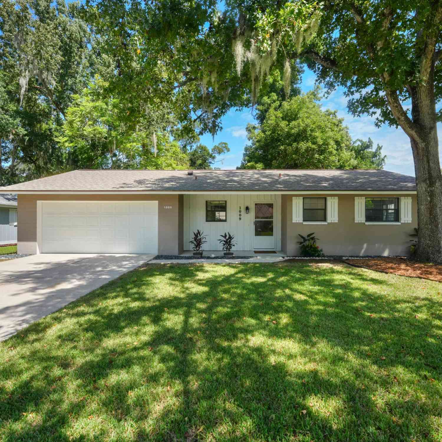 Homes For Sale - 1009 Indian Oaks<br/> Holly Hill, FL 32117