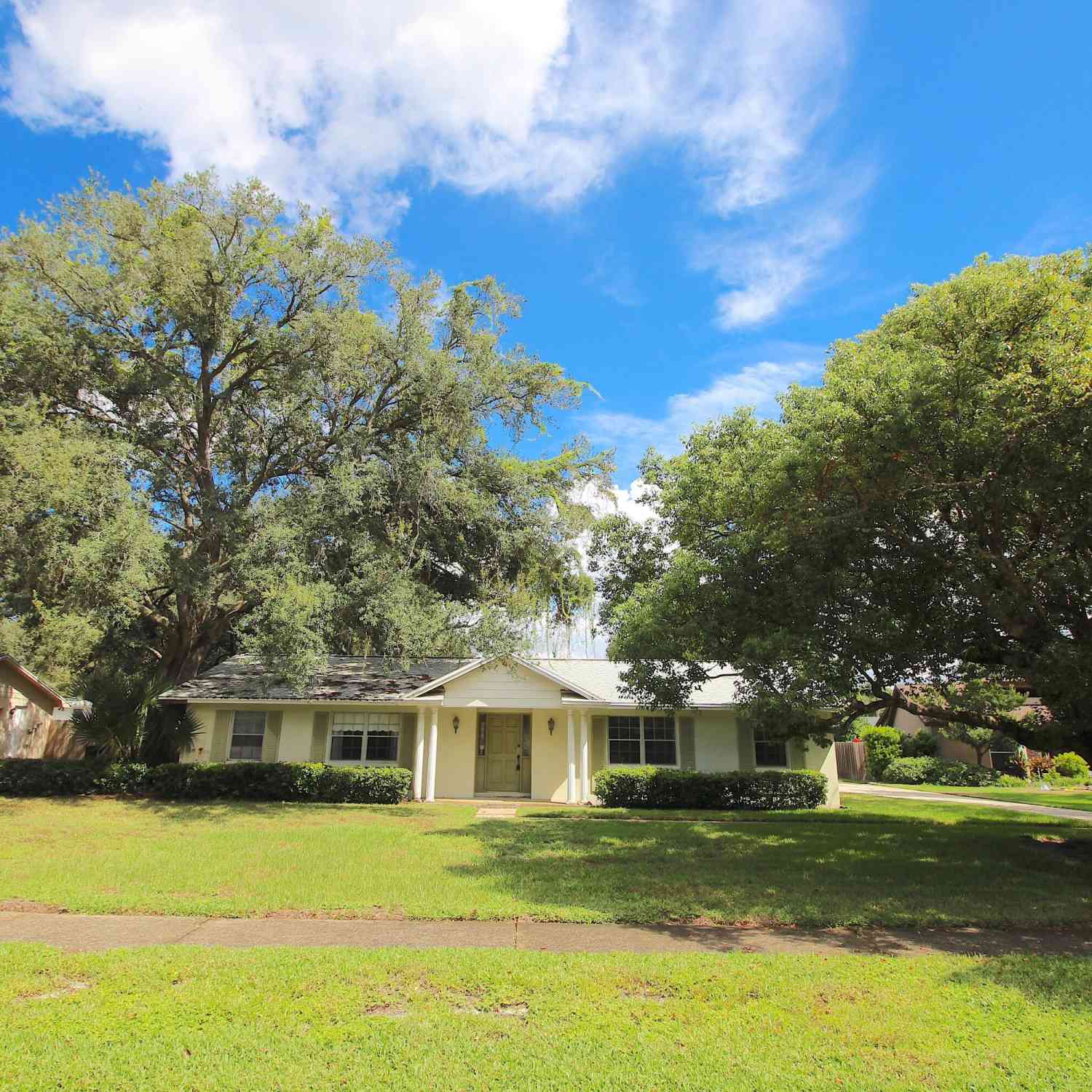 Homes For Sale - 813 Leopard Trail<br/> Winter Springs, FL 32708