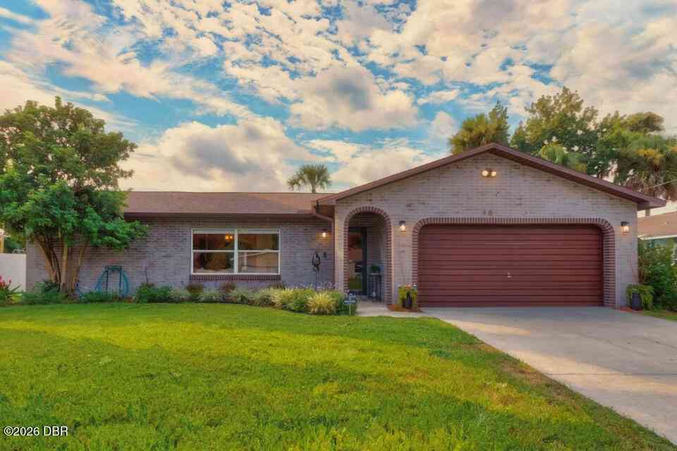 Homes For Sale - 16 Laurel Oaks Circle<br/> Ormond Beach, FL 32174