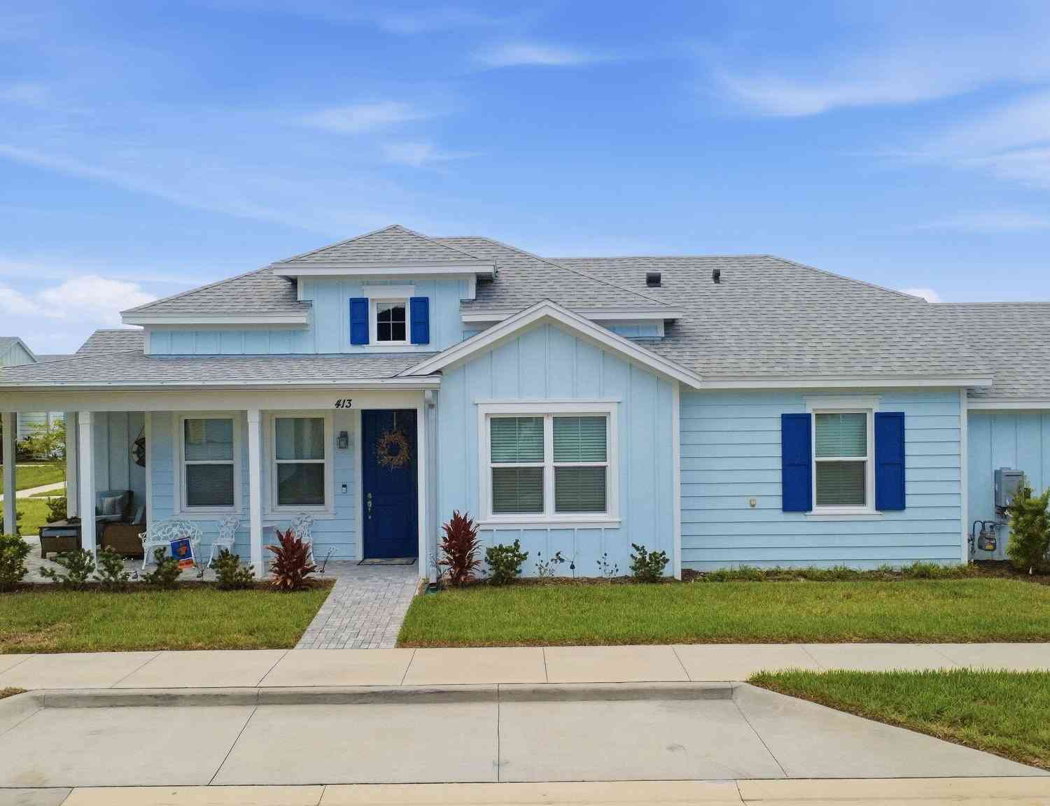 Homes For Sale - 413 Hang Loose Way<br/> Daytona Beach, FL 32124