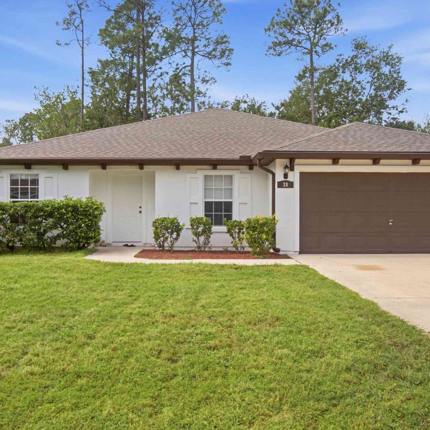 Homes For Sale - 28 Richland Lane<br/> Palm Coast, FL 32164