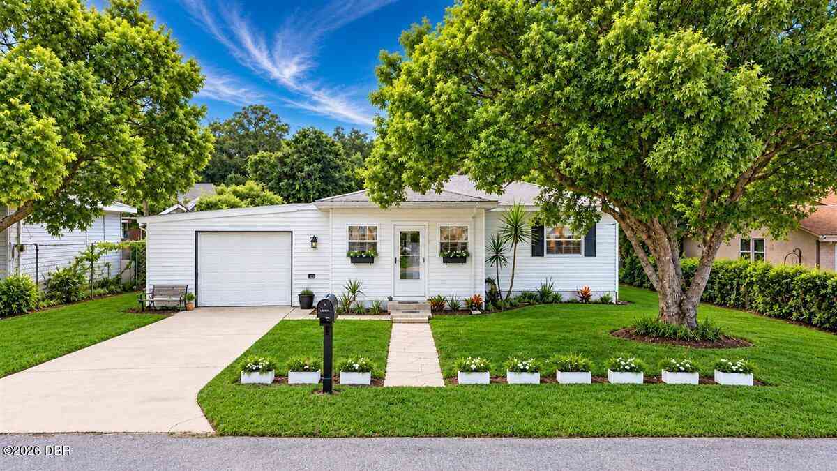 Homes For Sale - 158 Flomich Street<br/> Holly Hill, FL 32117