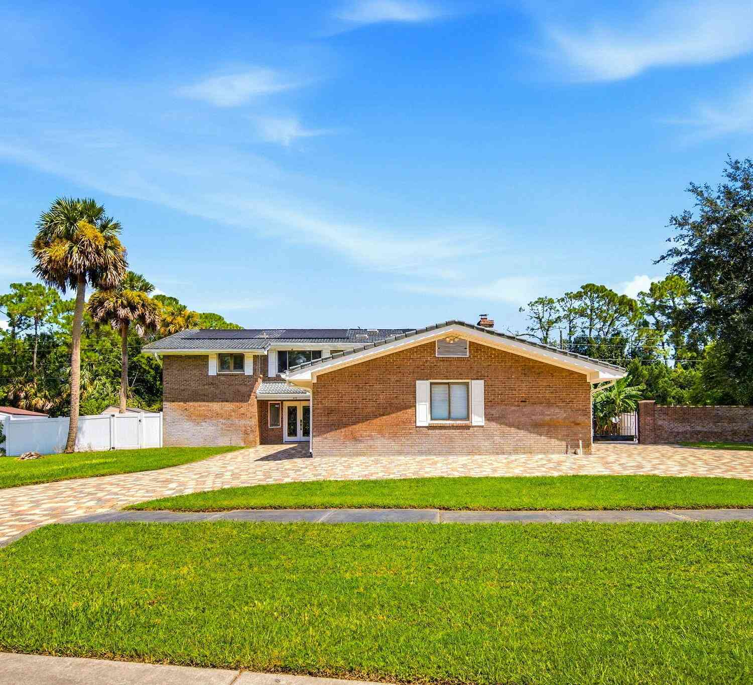 Homes For Sale - 433 Pelican Bay Drive<br/> Volusia County, Daytona Beach, FL 32119