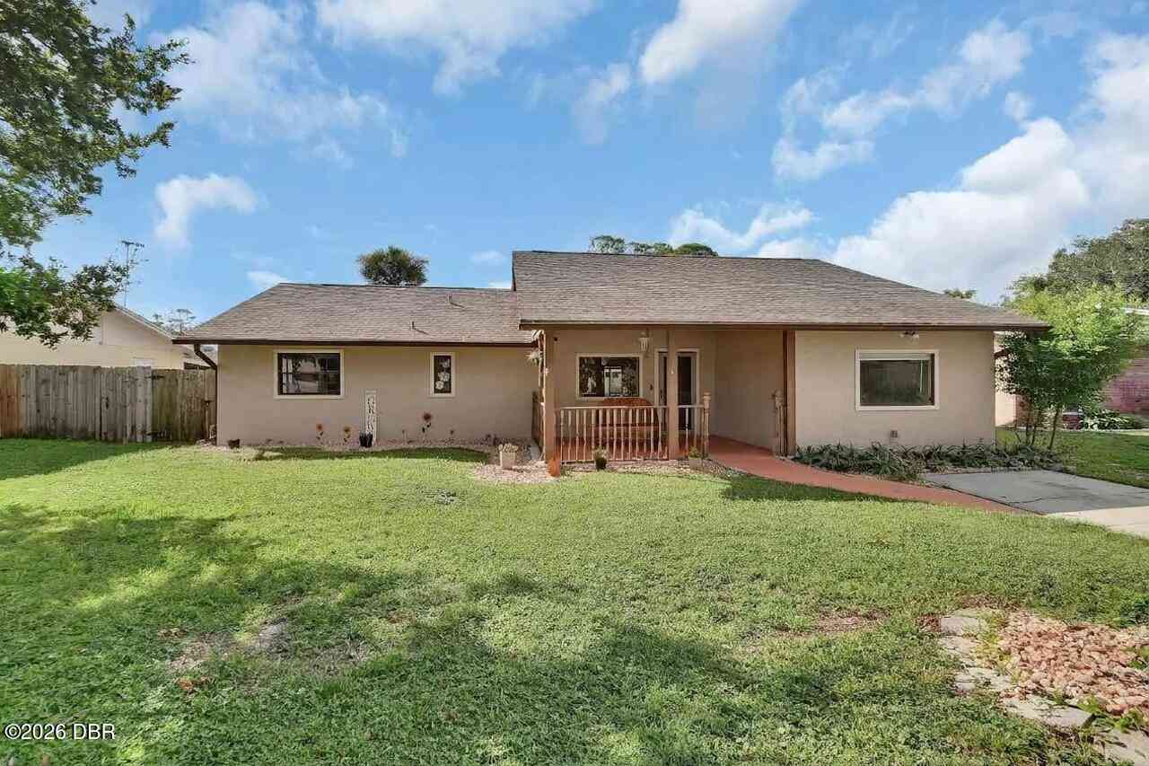 Homes For Sale - 583 Cambridge Circle<br/> Volusia County, South Daytona, FL 32119