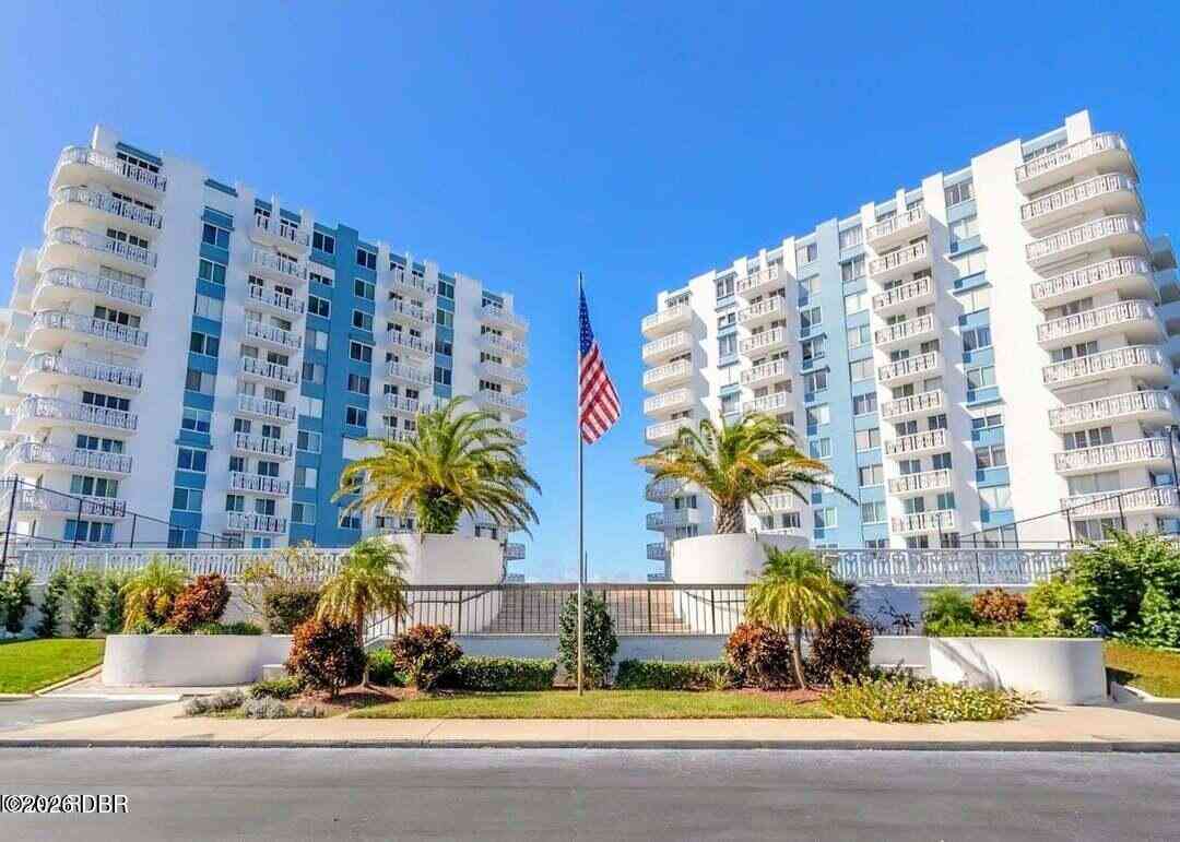 Homes For Sale - 935 N Halifax Avenue #402<br/> Volusia County, Daytona Beach, FL 32118