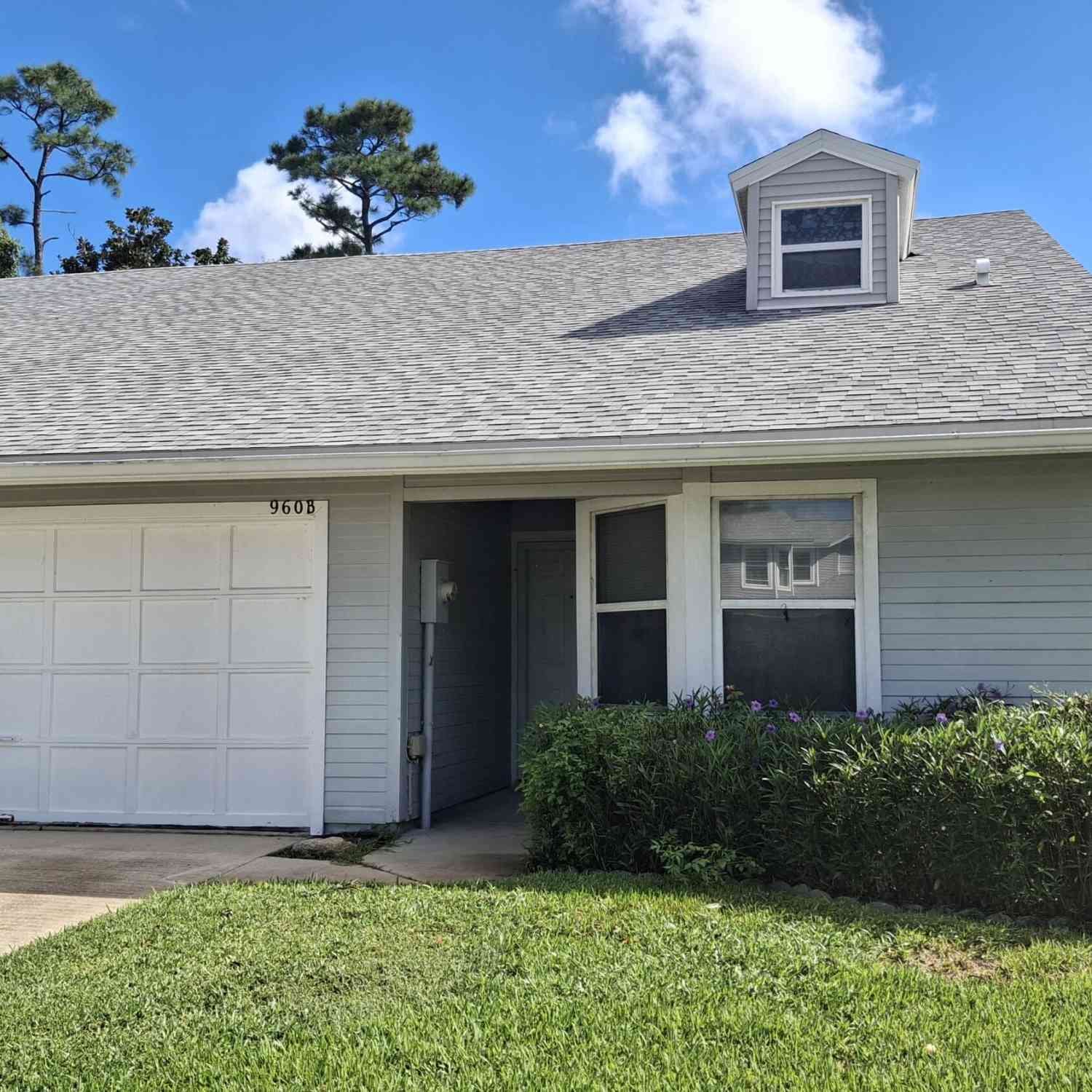 Townhouse For Sale - 960 S Lakewood Terrace #B<br/> Port Orange, FL 32127