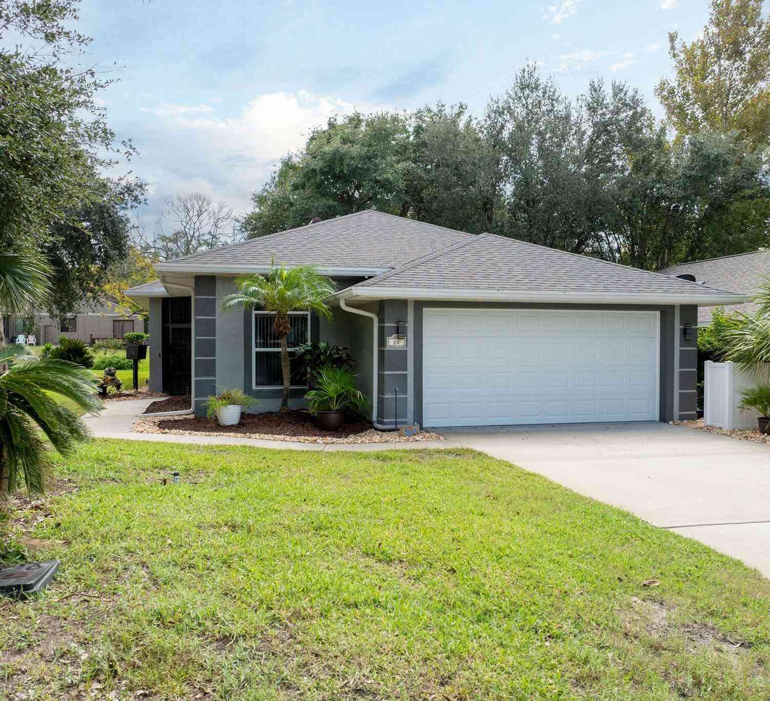 Homes For Sale - 20 Lake Walden Trail<br/> Ormond Beach, FL 32174