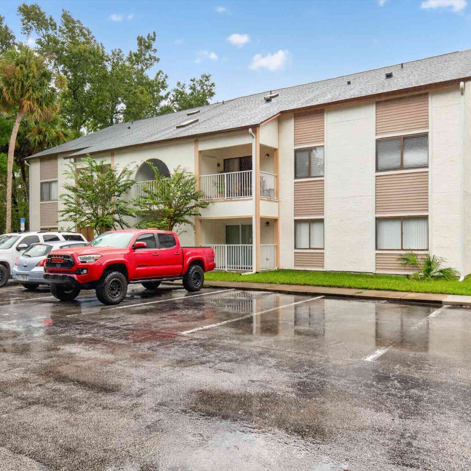 Condo For Sale - 3107 Oak Trail Run<br/> Port Orange, FL 32127