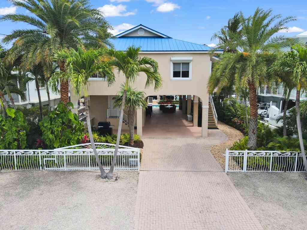 Homes For Sale - 316 Woods Avenue AVENUE<br/> Islamorada, FL 33070