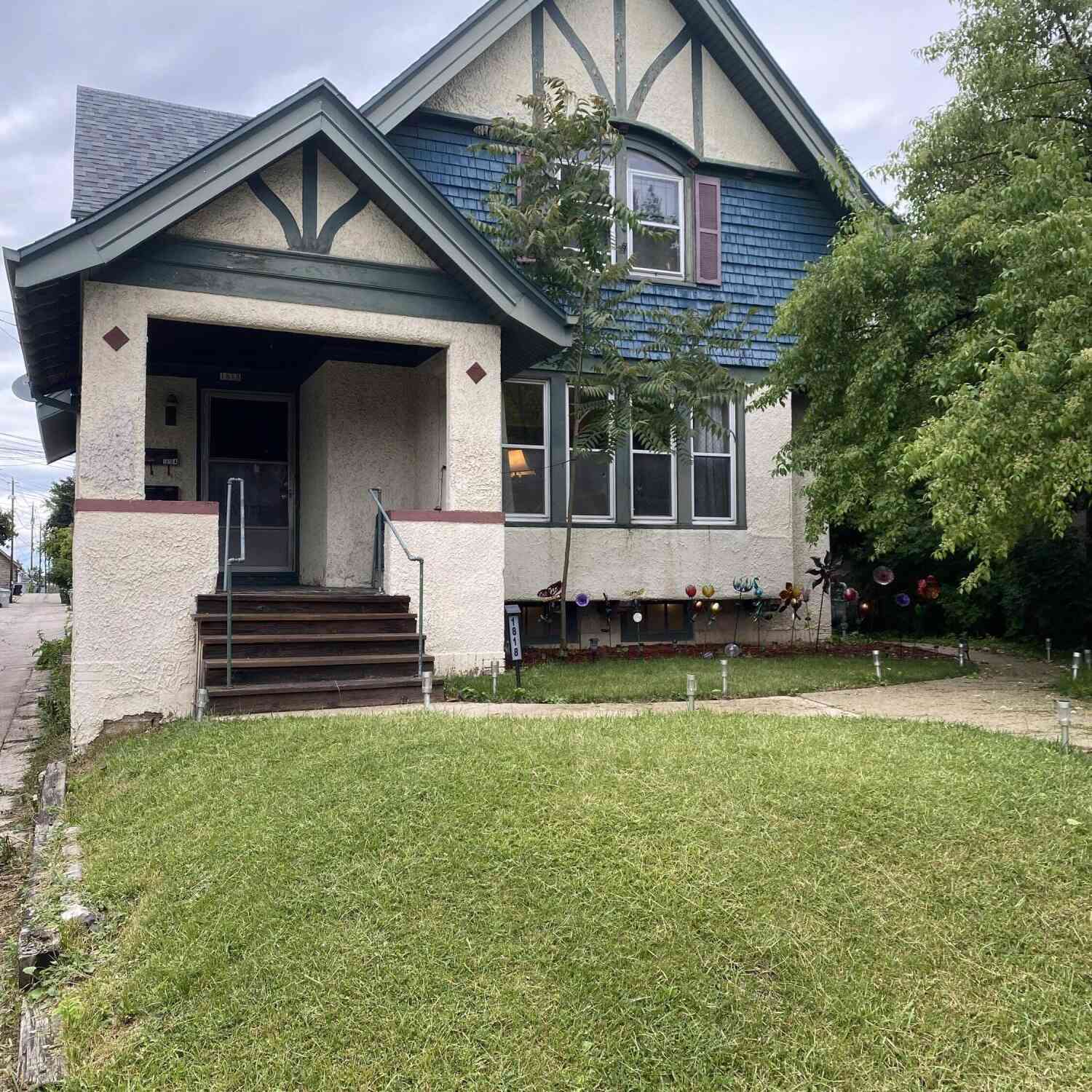 Multifamily For Rent - 1818 E Kenwood<br/> Milwaukee County, Milwaukee, WI 53211