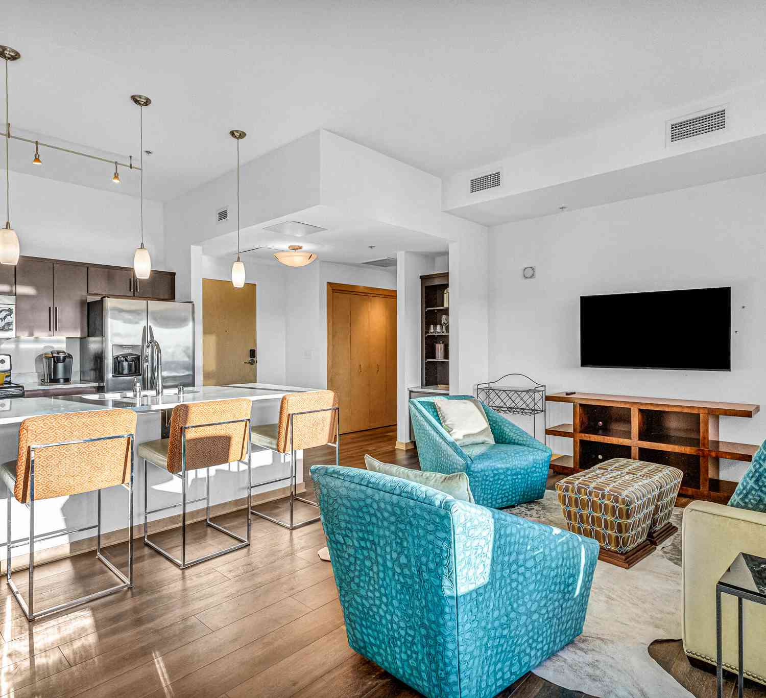 Multifamily For Rent - 106 W Seeboth #823<br/> Milwaukee County, Milwaukee, WI 53204