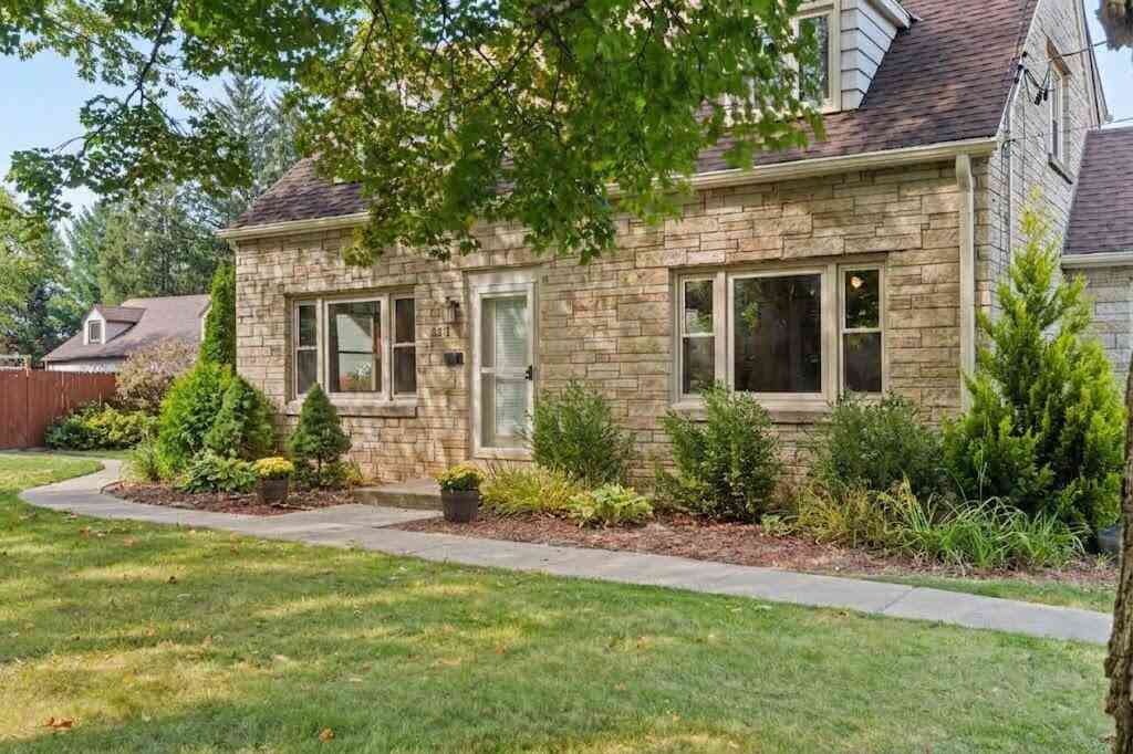 Homes For Sale - 12312 W Mcshane<br/> Franklin, WI 53132