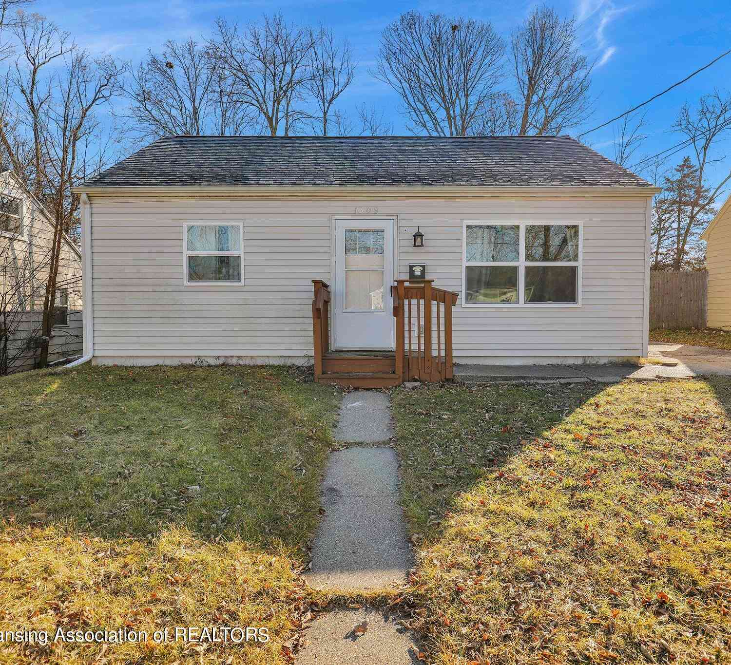 Homes For Sale - 1309 W Hammond Street<br/> Lansing, MI 48906