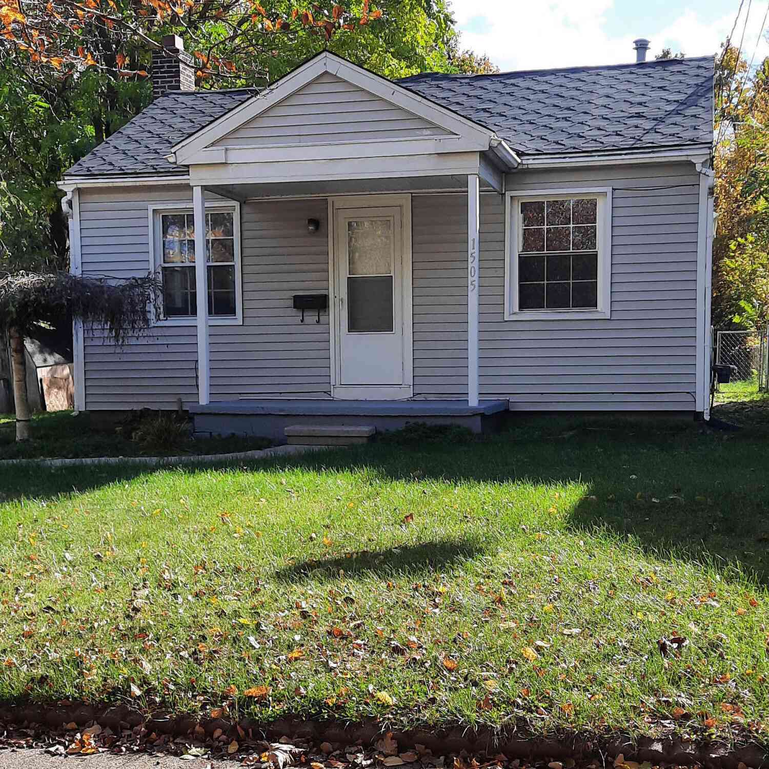 Homes For Sale - 1505 Bassett Avenue<br/> Lansing, MI 48915