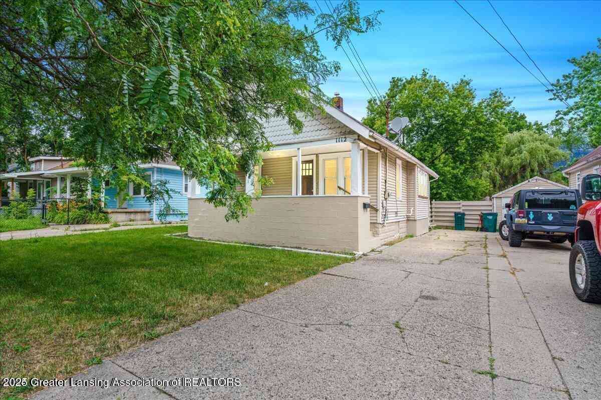 Homes For Sale - 1112 W Willow Street<br/> Lansing, MI 48915