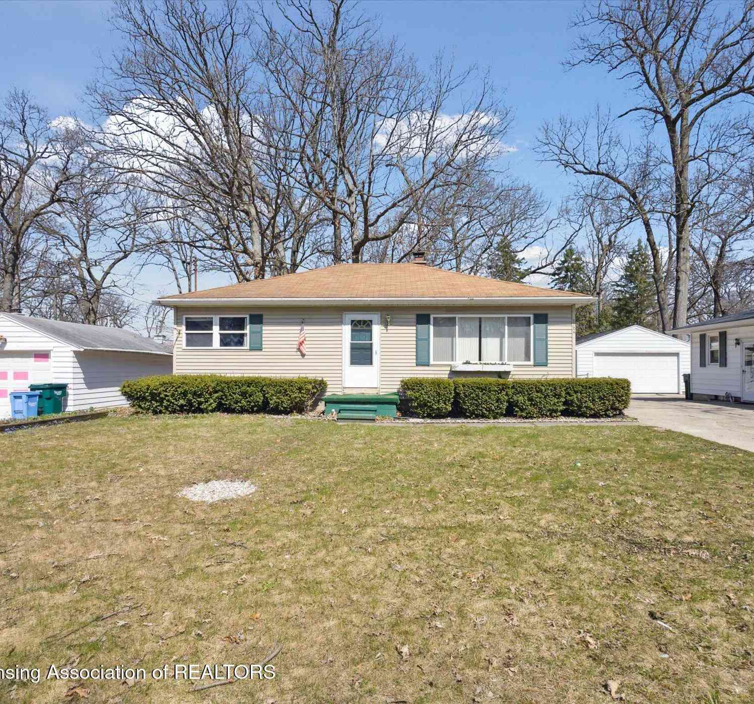 Homes For Sale - 1724 Biltmore Street<br/> Lansing, MI 48906