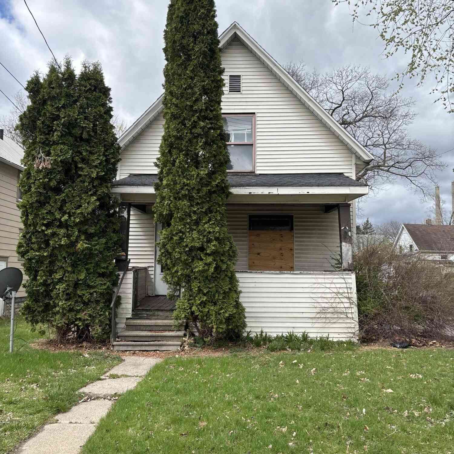 Homes For Sale - 1712 Herbert Street<br/> Lansing, MI 48910