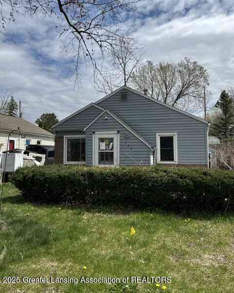 Homes For Sale - 329 S Hathaway Street<br/> Lansing, MI 48917