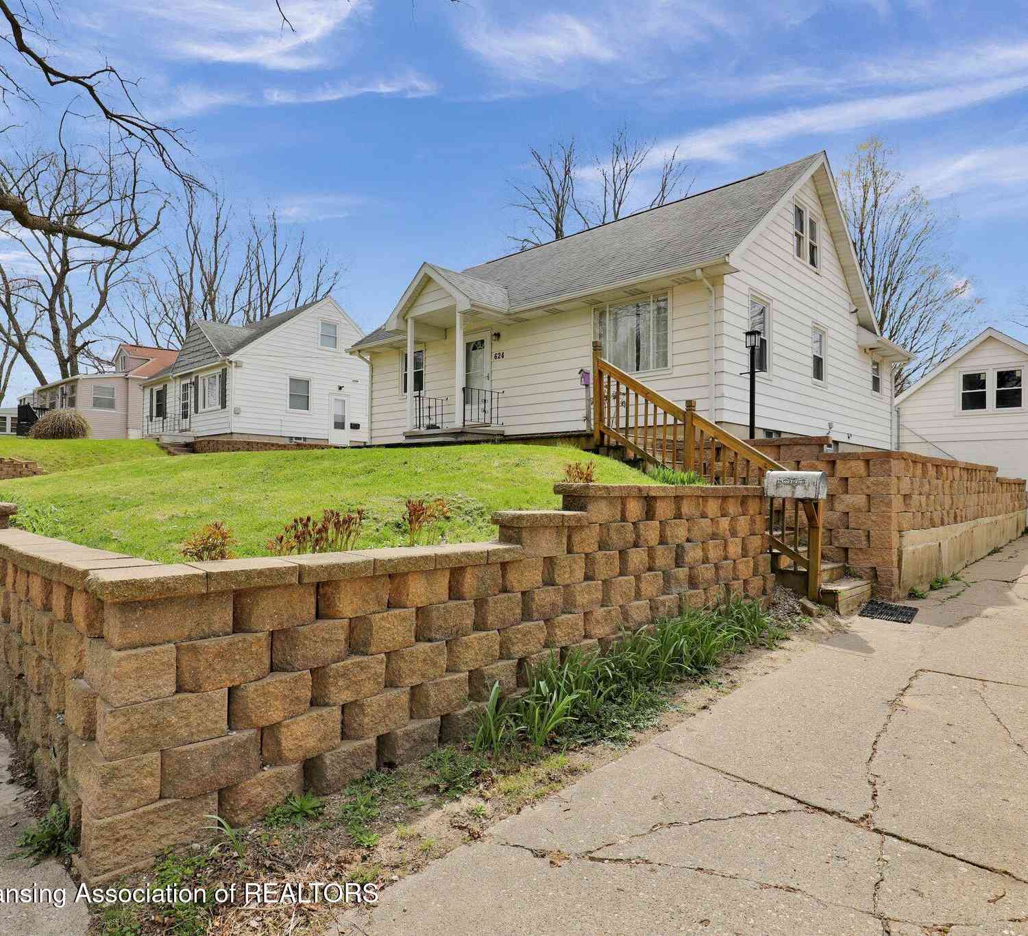 Homes For Sale - 624 Vernon Avenue<br/> Lansing, MI 48910