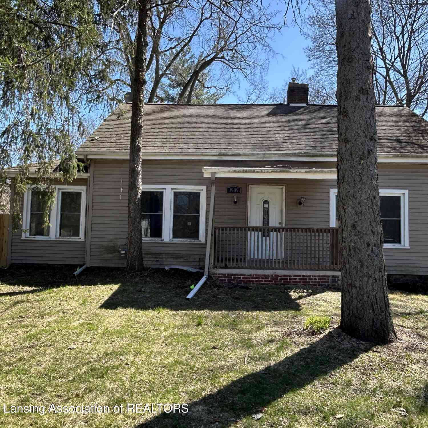 Homes For Sale - 1909 W Holmes Road<br/> Lansing, MI 48910