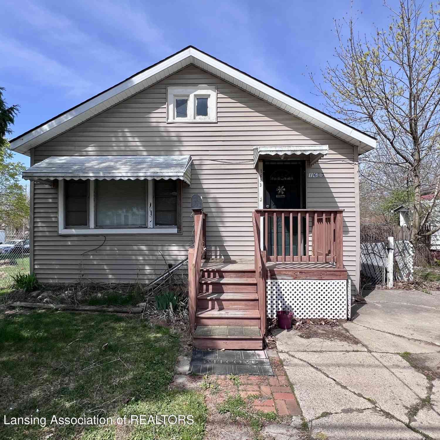 Homes For Sale - 1613 Massachusetts Avenue<br/> Lansing, MI 48906