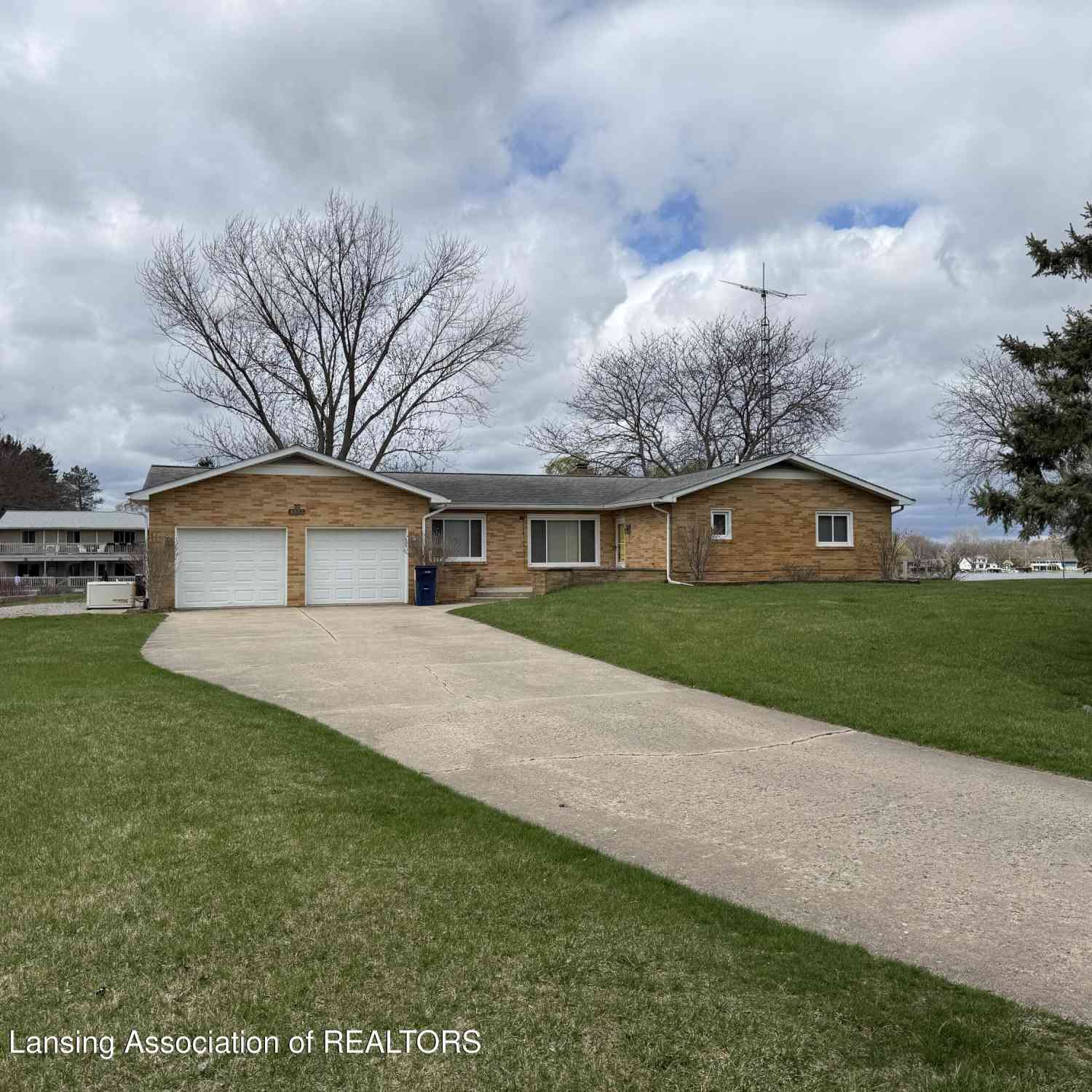 Homes For Sale - 4932 Ottawa Court<br/> Owosso, MI 48867