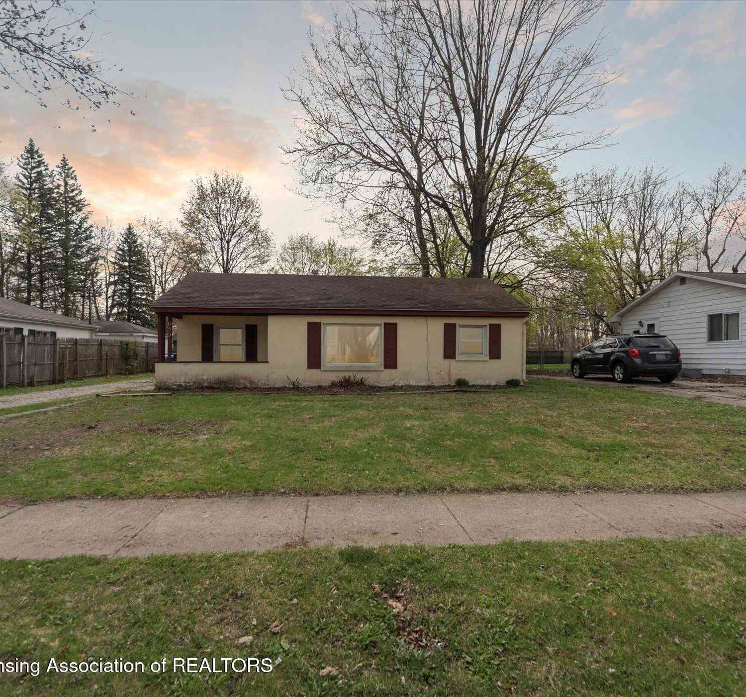 Homes For Sale - 650 Louisa Street<br/> Lansing, MI 48911