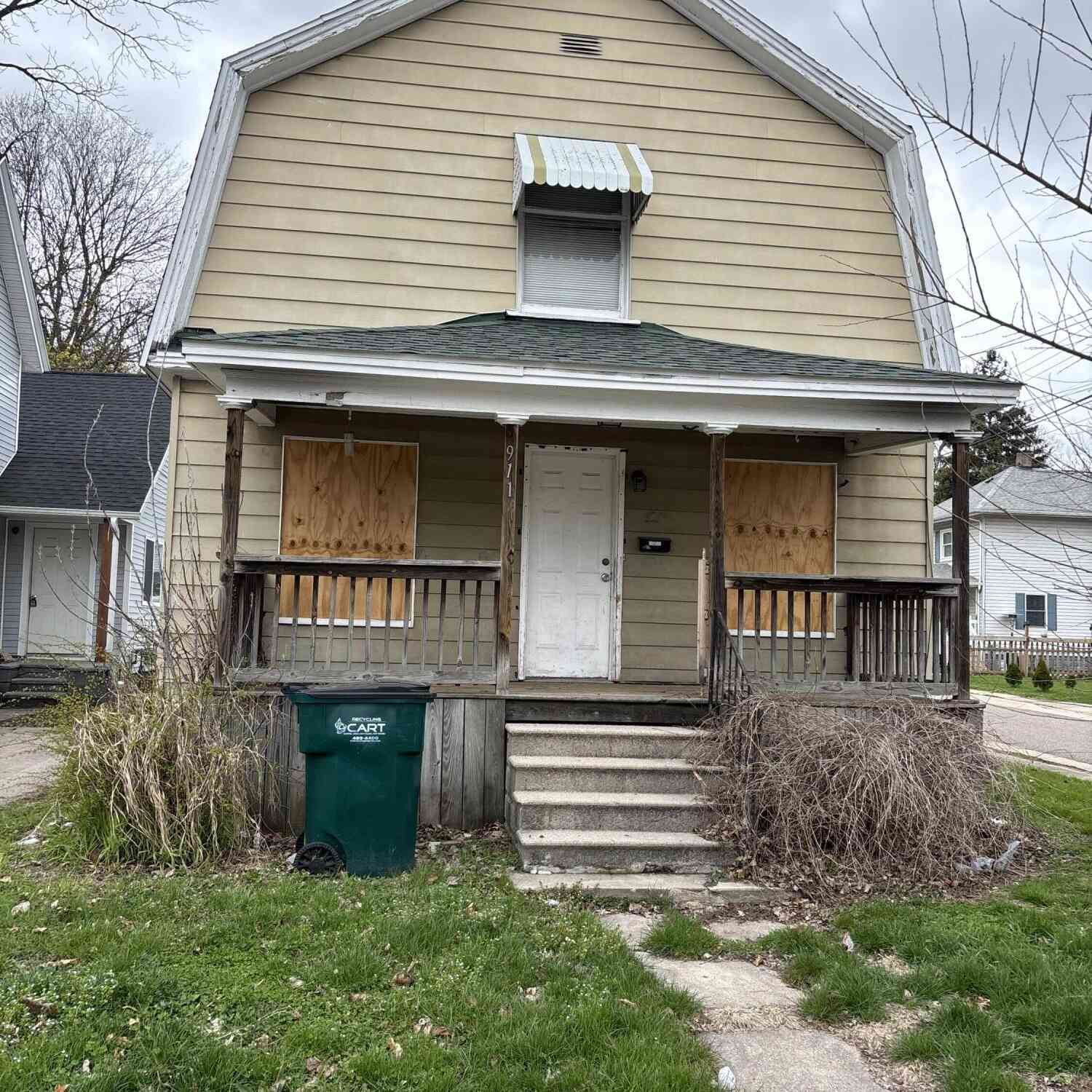 Homes For Sale - 911 N Pine Street<br/> Ingham County, Lansing, MI 48906