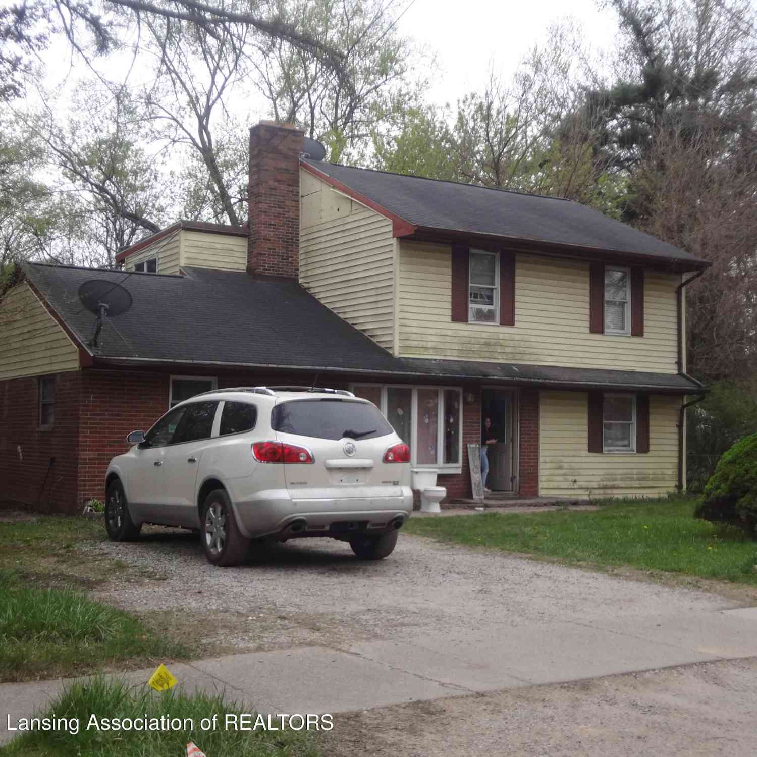 Homes For Sale - 1415 Hillcrest Street<br/> Lansing, MI 48910