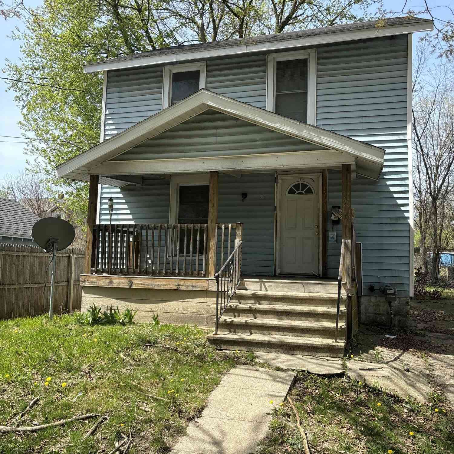 Homes For Sale - 911 Farrand Street<br/> Lansing, MI 48906