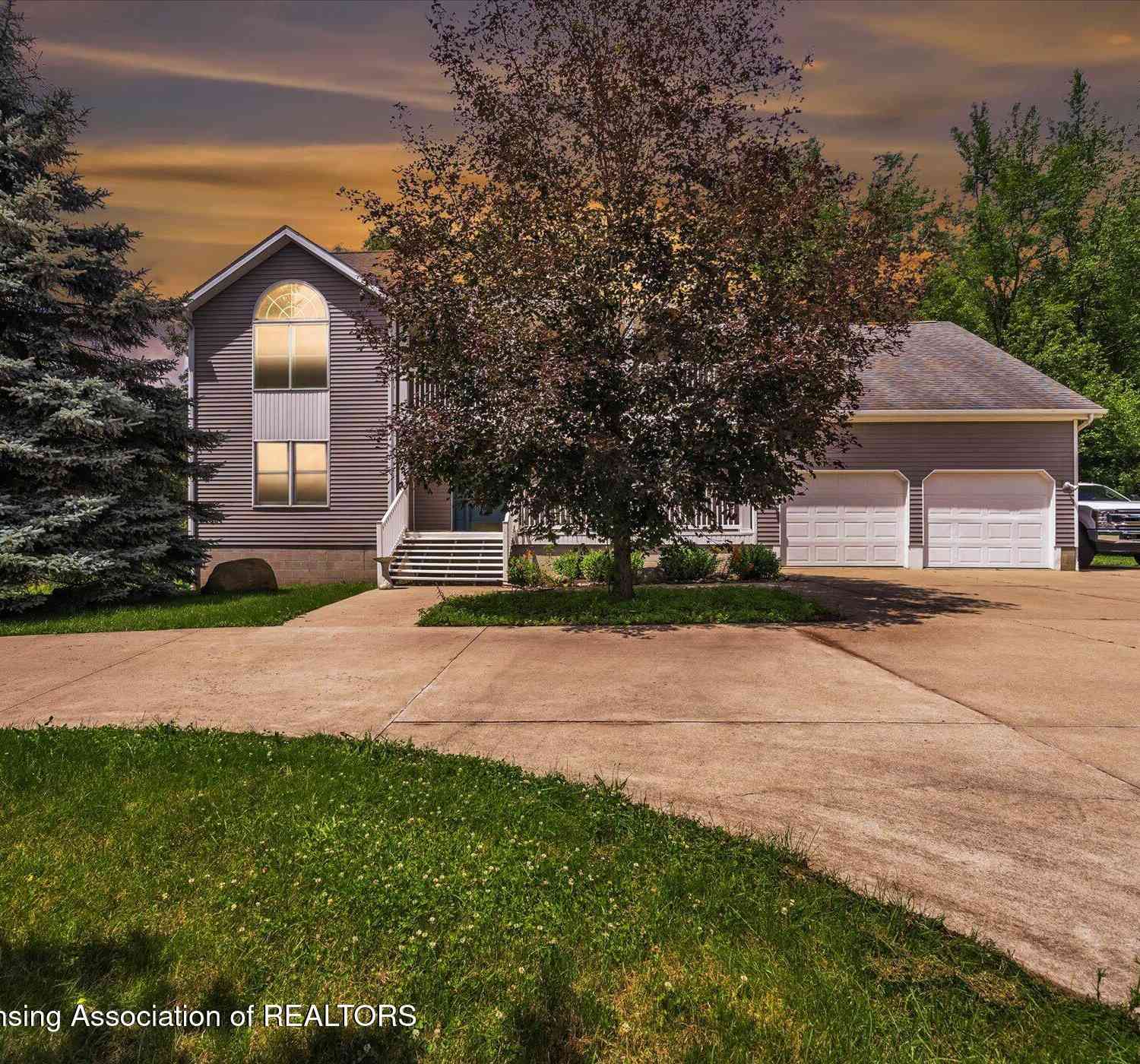 Homes For Sale - 1900 W Grand River Road<br/> Shiawassee County, Morrice, MI 48857